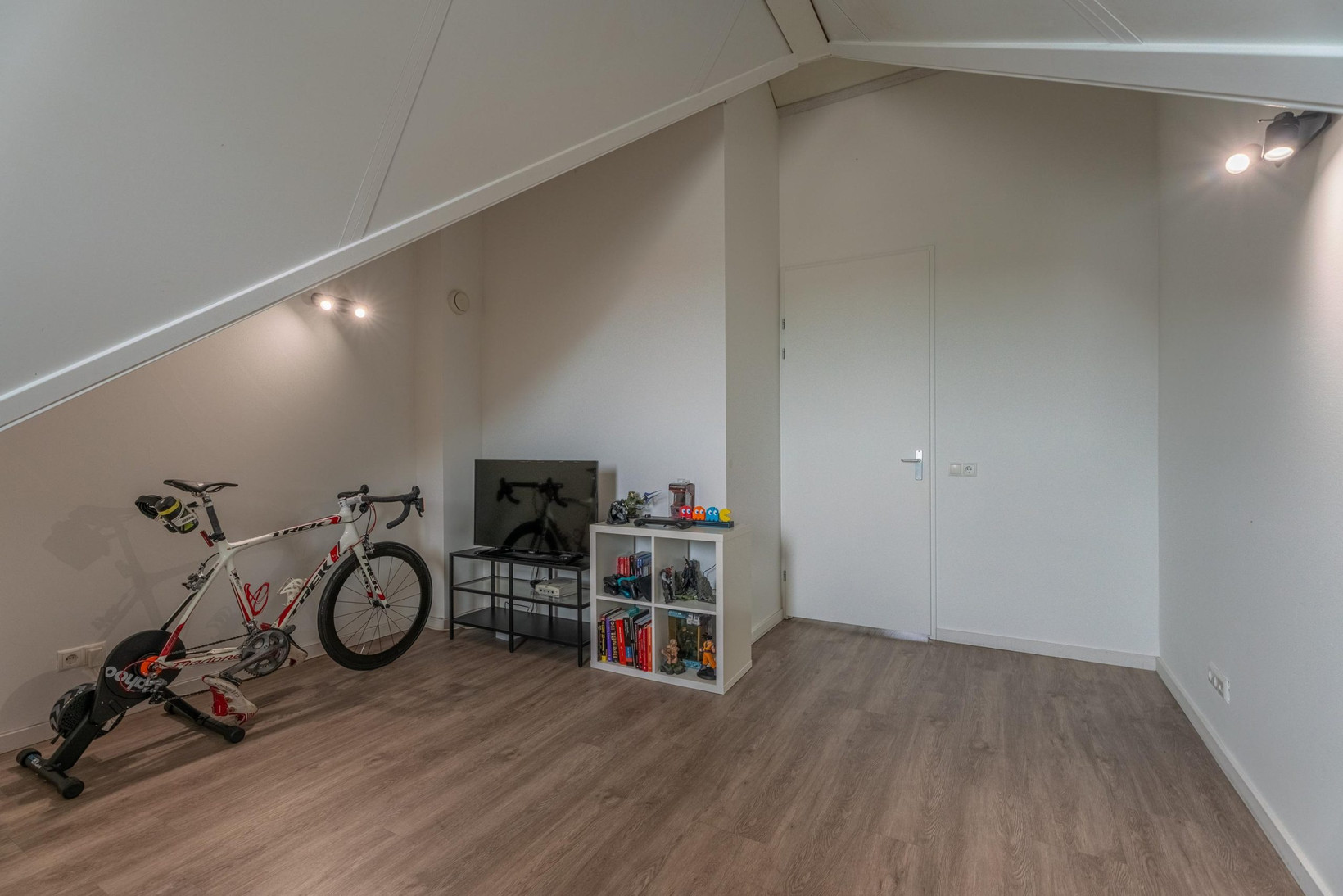 Tussenwoning te koop: Geversstraat 10, Oegstgeest