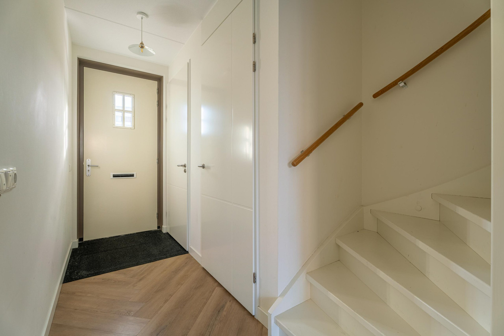 Tussenwoning te koop: Rhijnhofweg 24, Oegstgeest
