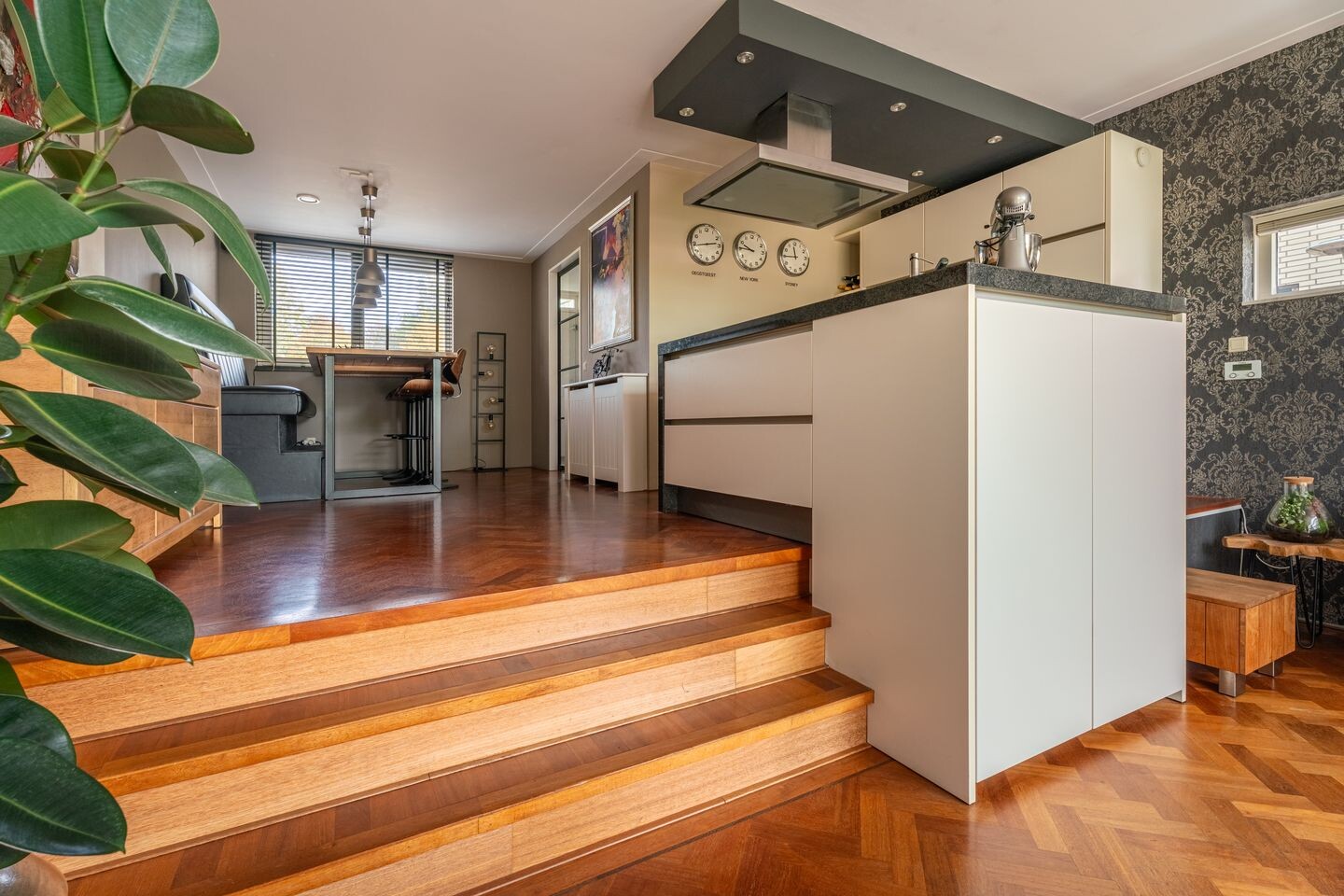 Hoekwoning te koop: H.P. Berlagelaan 13, Oegstgeest
