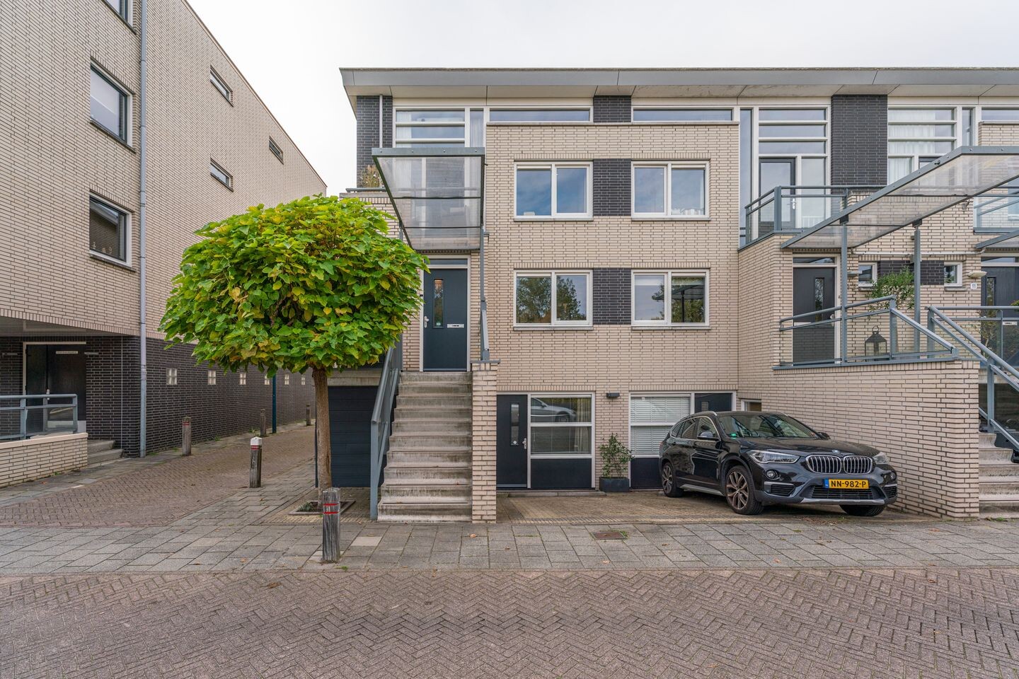 Hoekwoning te koop: H.P. Berlagelaan 13, Oegstgeest