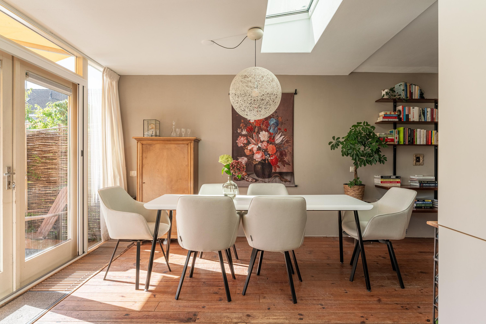 Tussenwoning te koop: Hella Haasseplantsoen 24, Oegstgeest