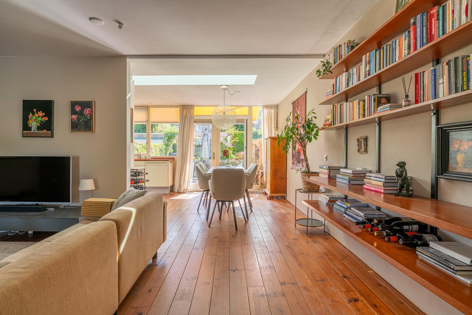 Tussenwoning te koop: Hella Haasseplantsoen 24, Oegstgeest