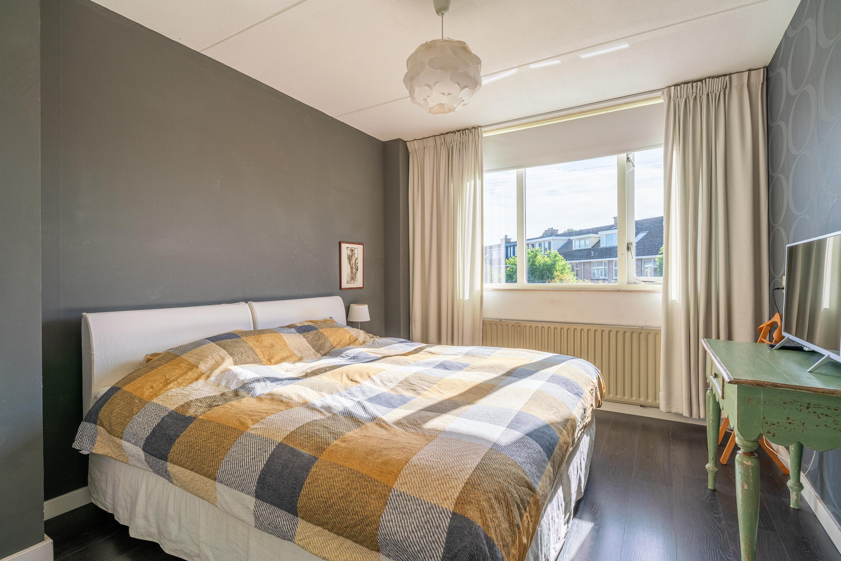 Tussenwoning te koop: Hella Haasseplantsoen 24, Oegstgeest