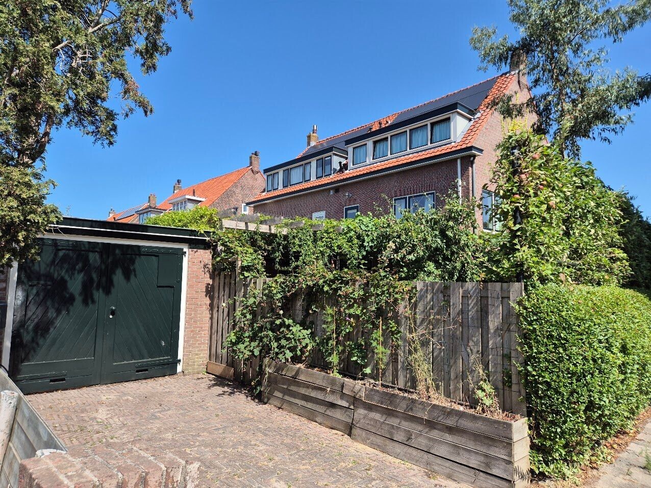 Twee-onder-één-kap te koop: Acacialaan 1, Leiderdorp