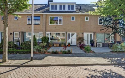 van den Woudestraat 22