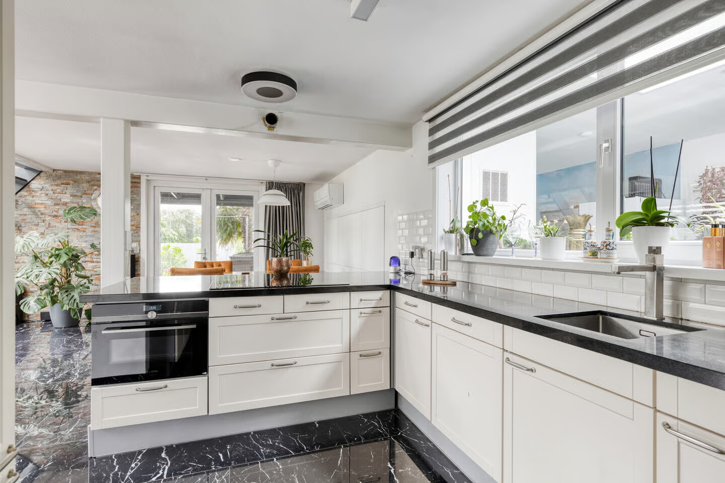 Hoekwoning te koop: Geestweg 62, Roelofarendsveen