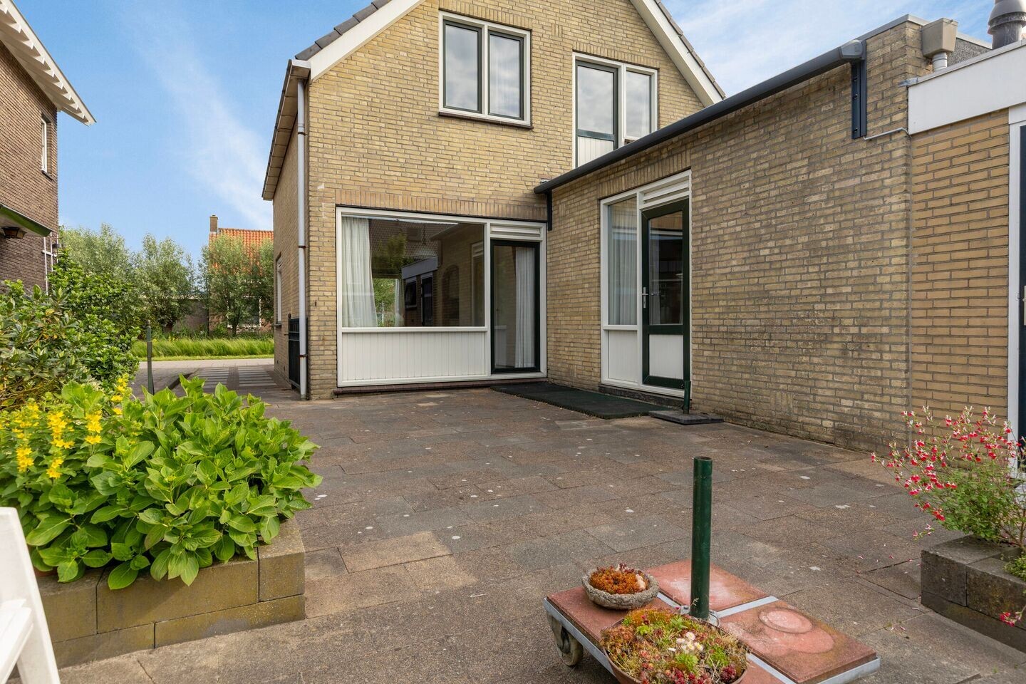 Vrijstaande woning te koop: Westeinde 55, Roelofarendsveen