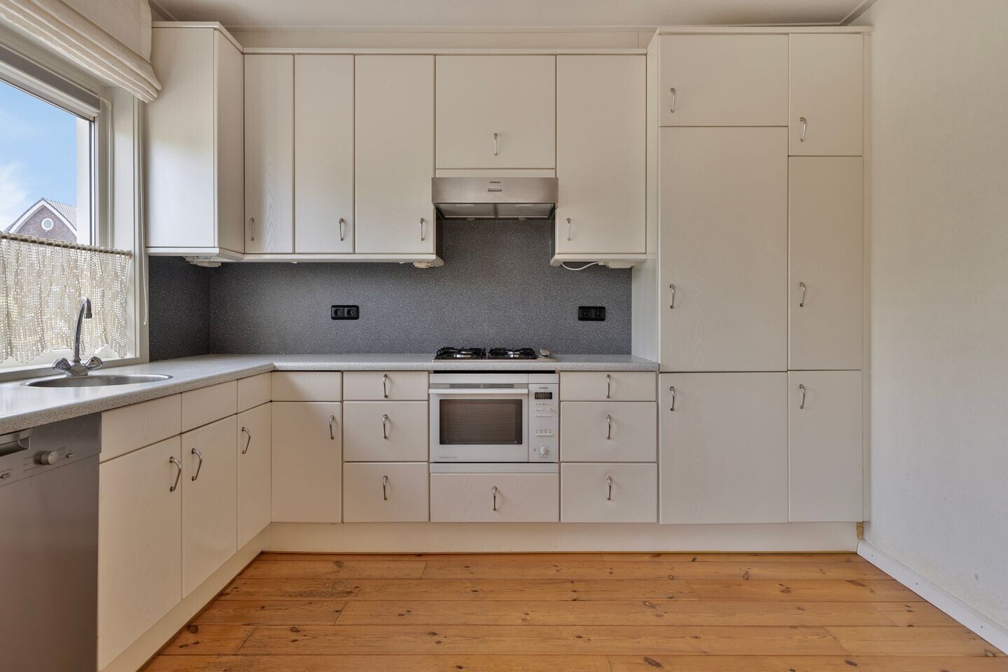 Vrijstaande woning te koop: Westeinde 55, Roelofarendsveen