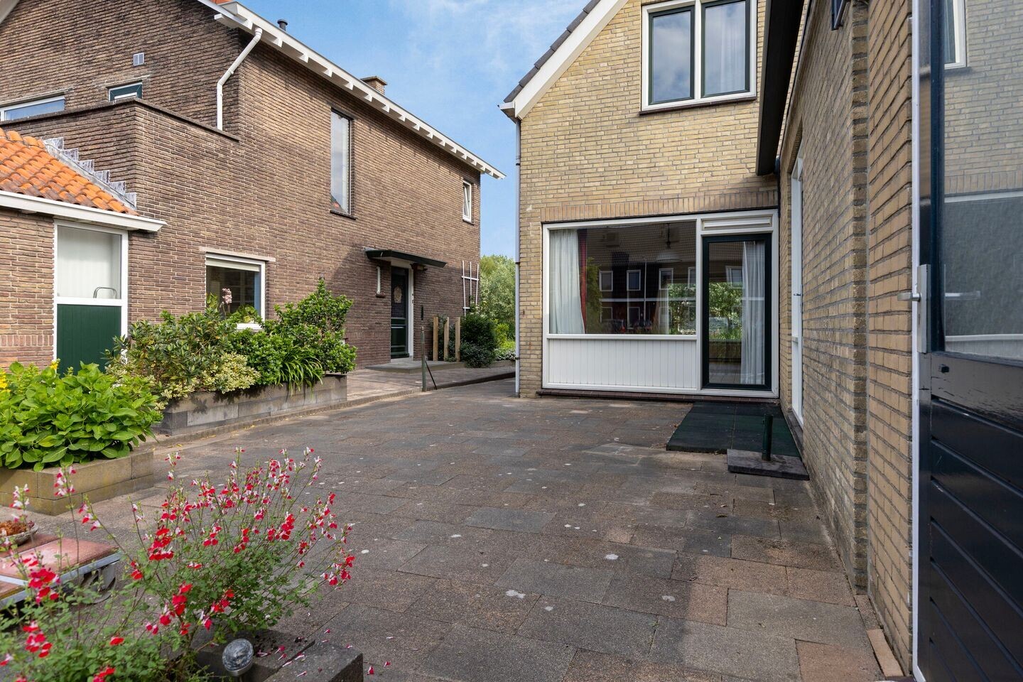 Vrijstaande woning te koop: Westeinde 55, Roelofarendsveen