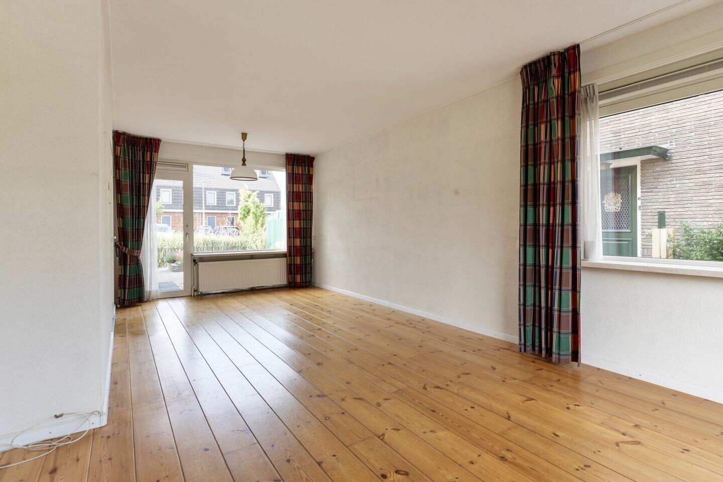 Vrijstaande woning te koop: Westeinde 55, Roelofarendsveen