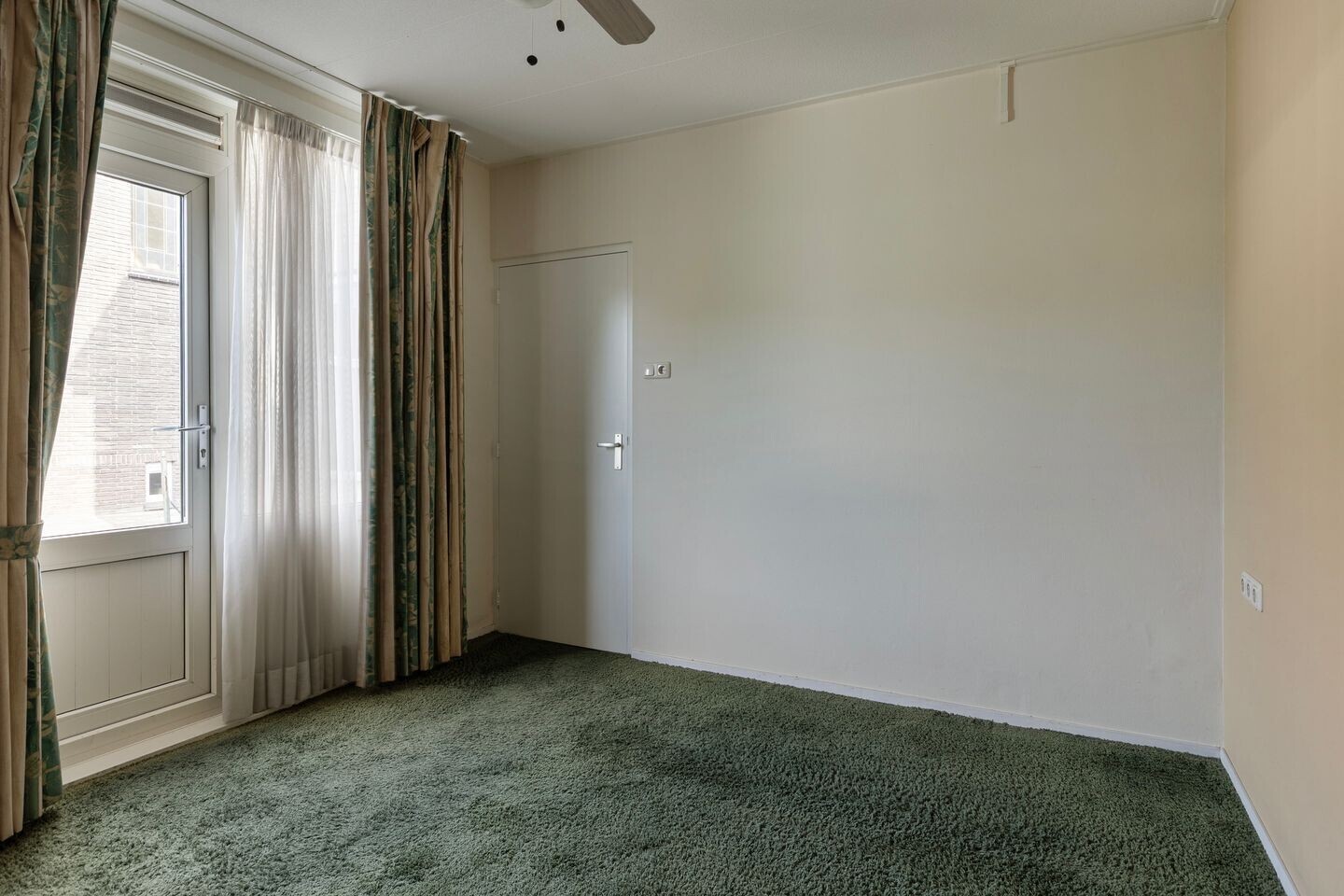 Vrijstaande woning te koop: Westeinde 55, Roelofarendsveen