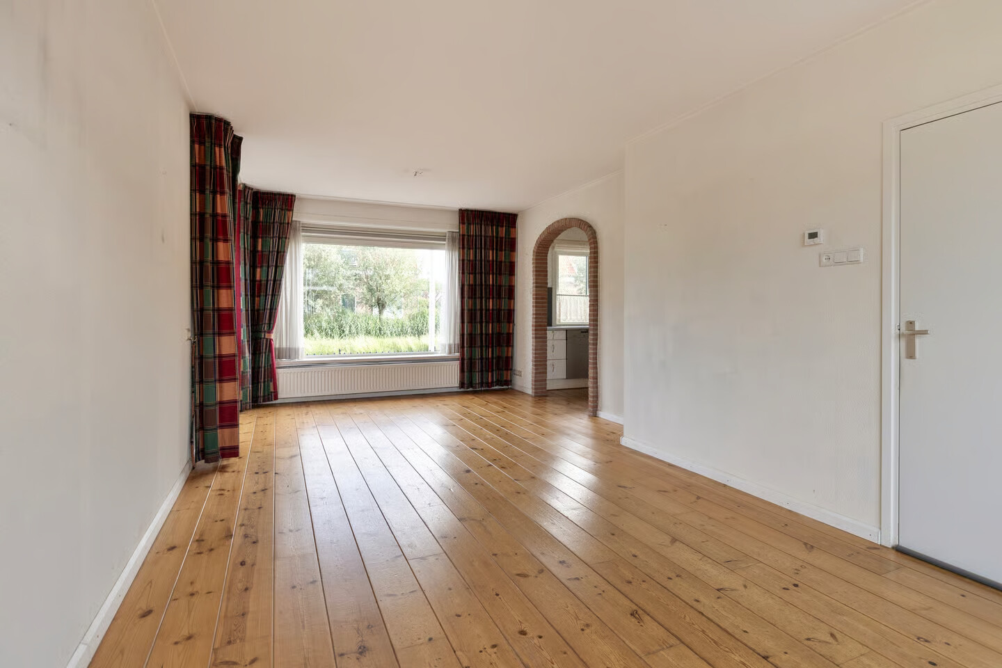 Vrijstaande woning te koop: Westeinde 55, Roelofarendsveen