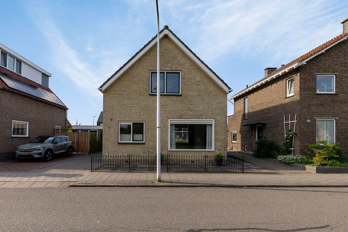 Vrijstaande woning te koop: Westeinde 55, Roelofarendsveen
