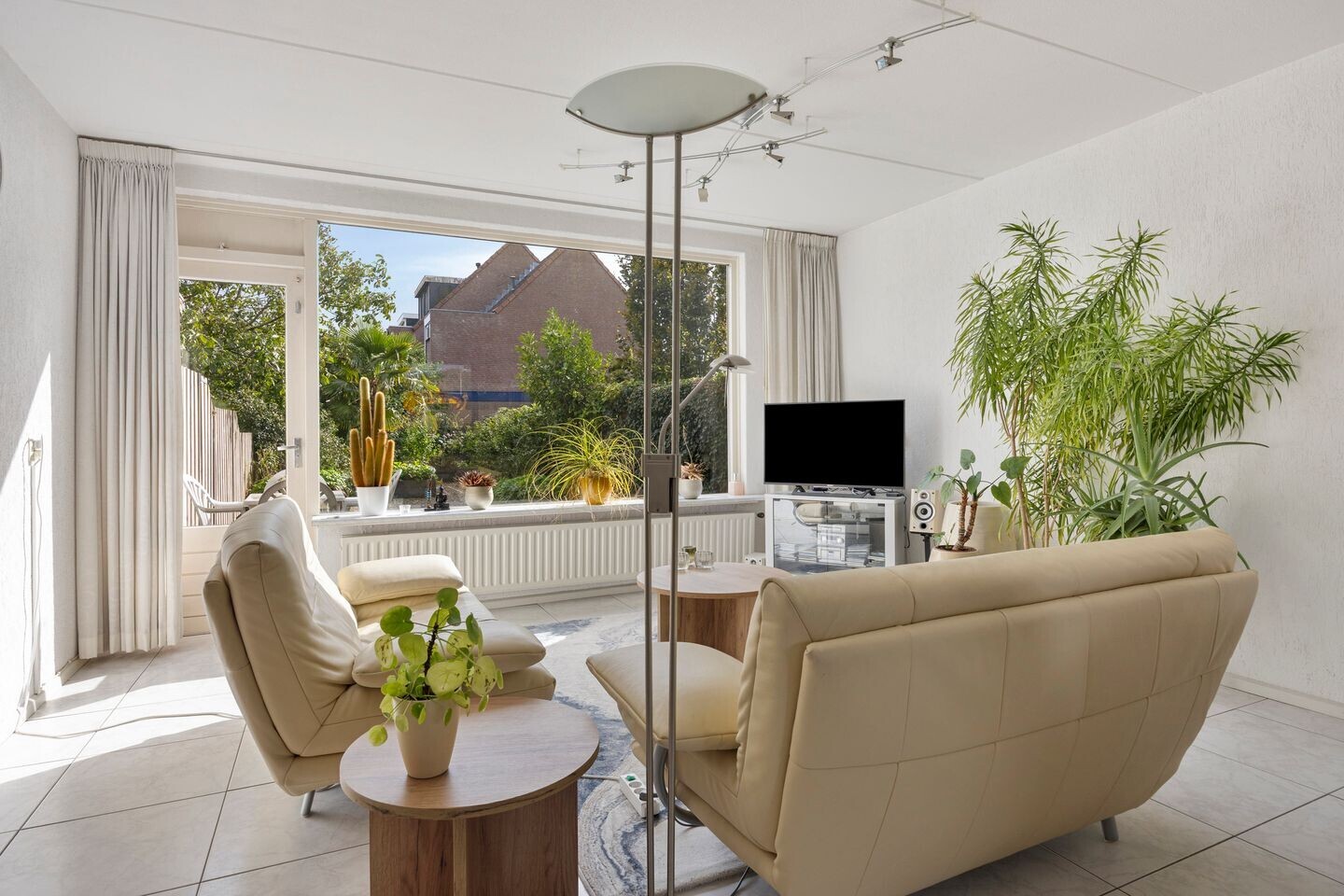 Tussenwoning te koop: H.P. van der Poellaan 6, Rijpwetering