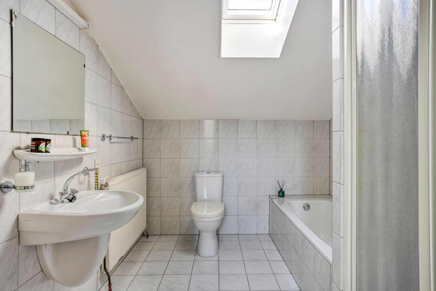 Tussenwoning te koop: Rembrandtsplein 5, Oude Wetering