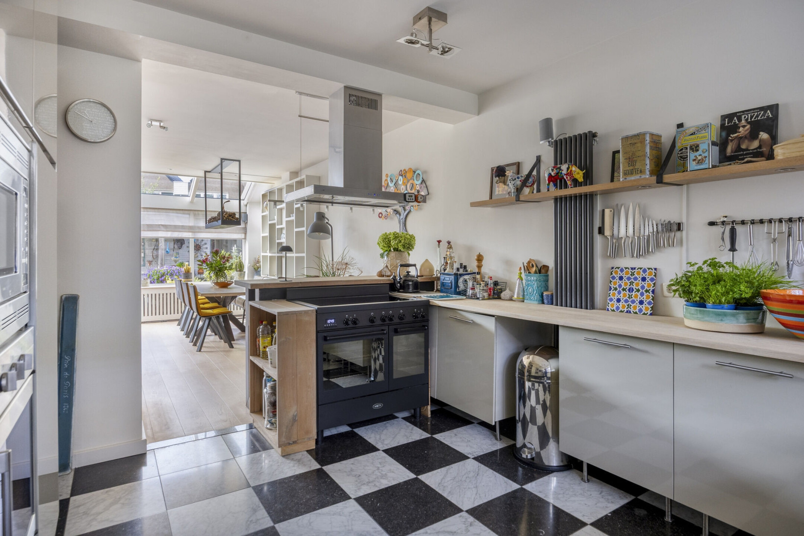 Tussenwoning te koop: Johan Frisostraat 4, Zoeterwoude