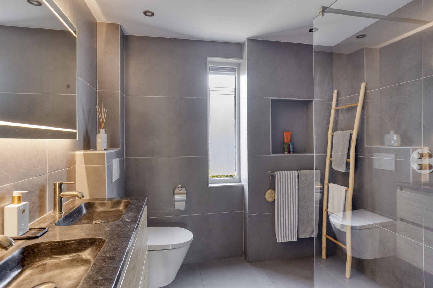 Tussenwoning te koop: Johan Frisostraat 4, Zoeterwoude