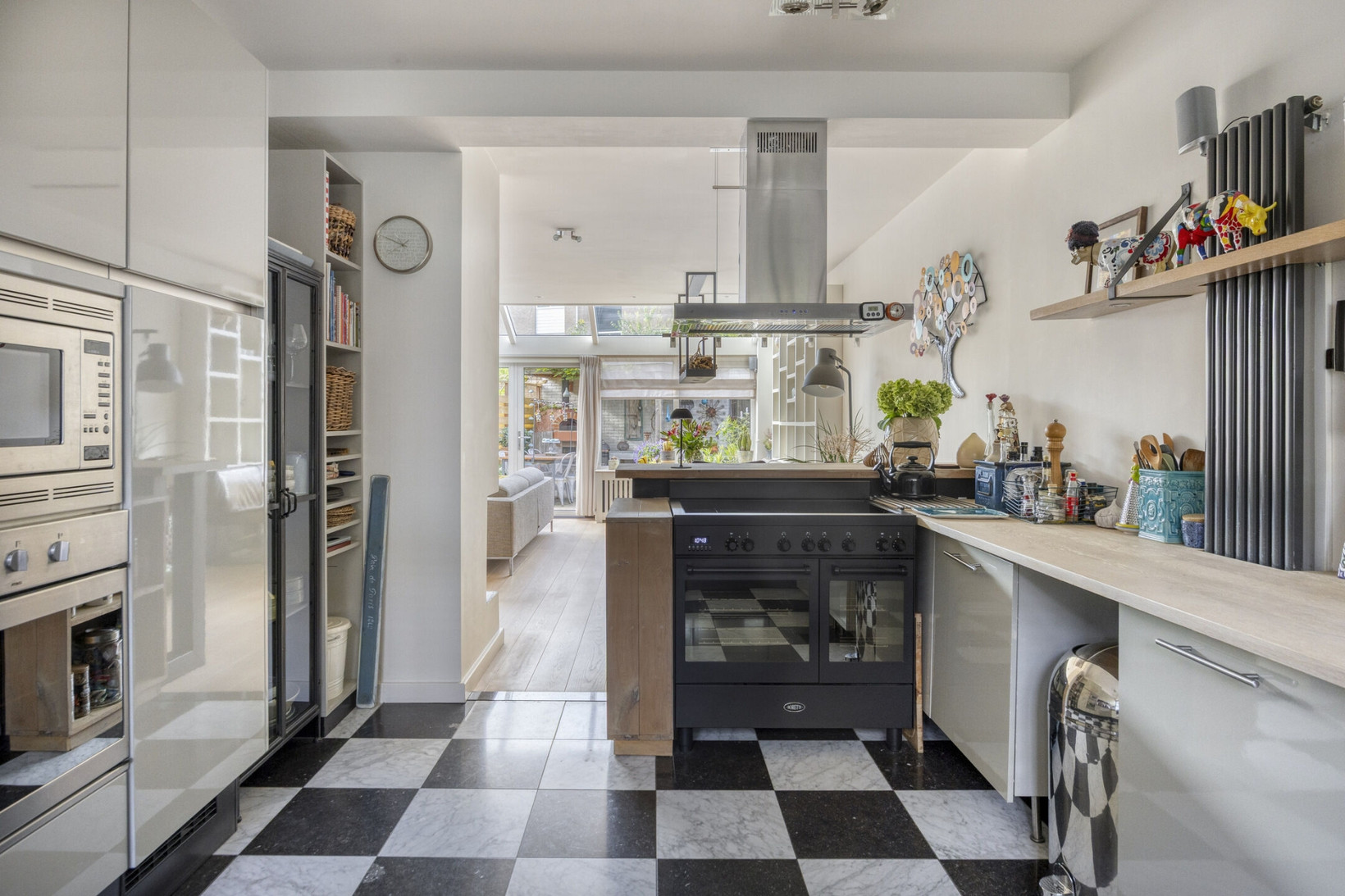 Tussenwoning te koop: Johan Frisostraat 4, Zoeterwoude
