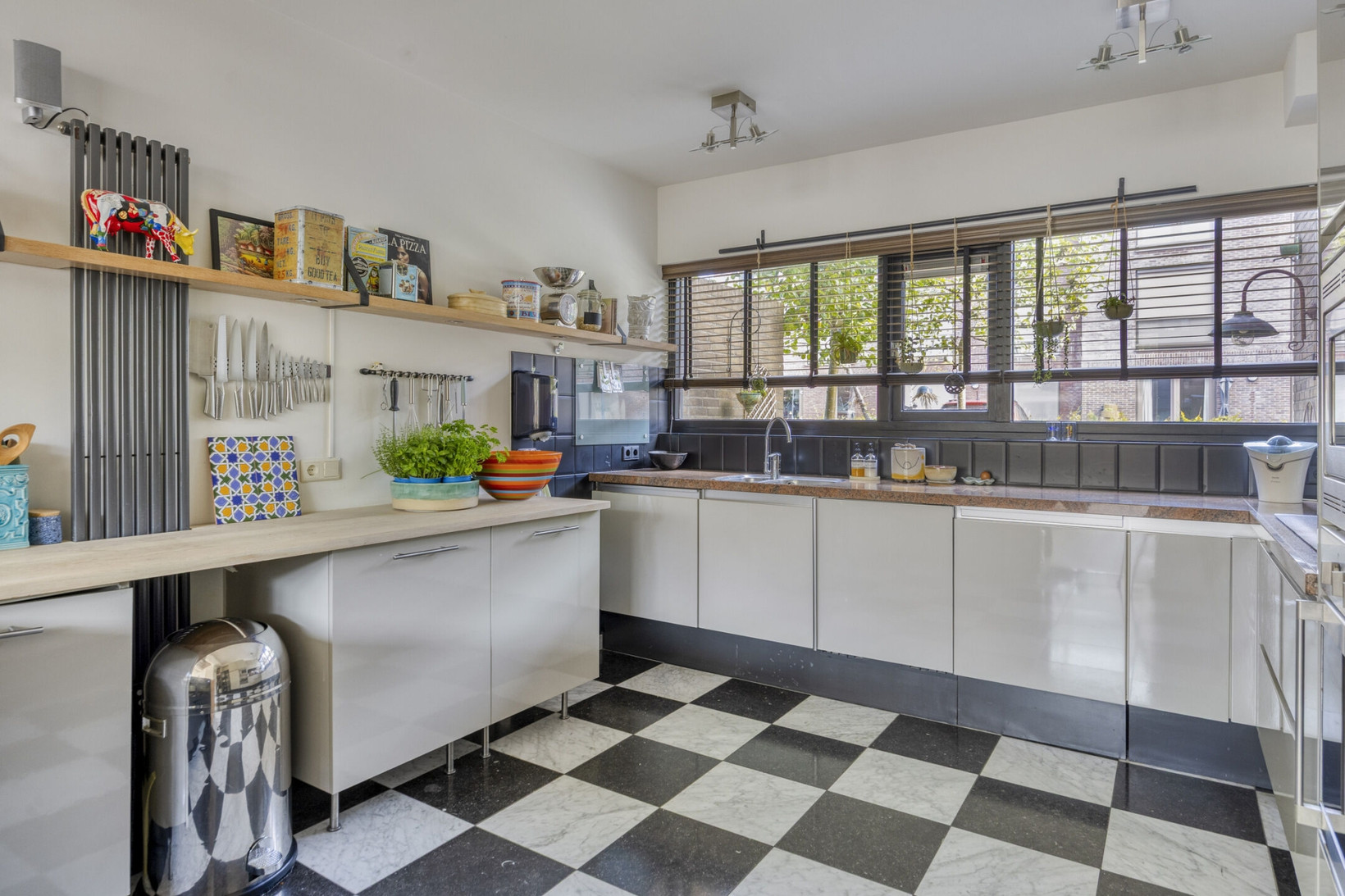 Tussenwoning te koop: Johan Frisostraat 4, Zoeterwoude
