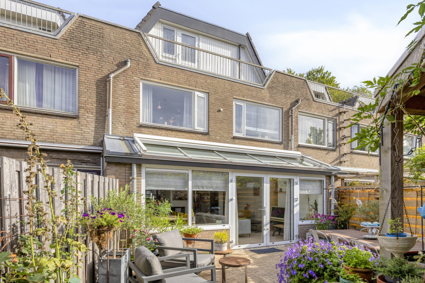 Tussenwoning te koop: Johan Frisostraat 4, Zoeterwoude
