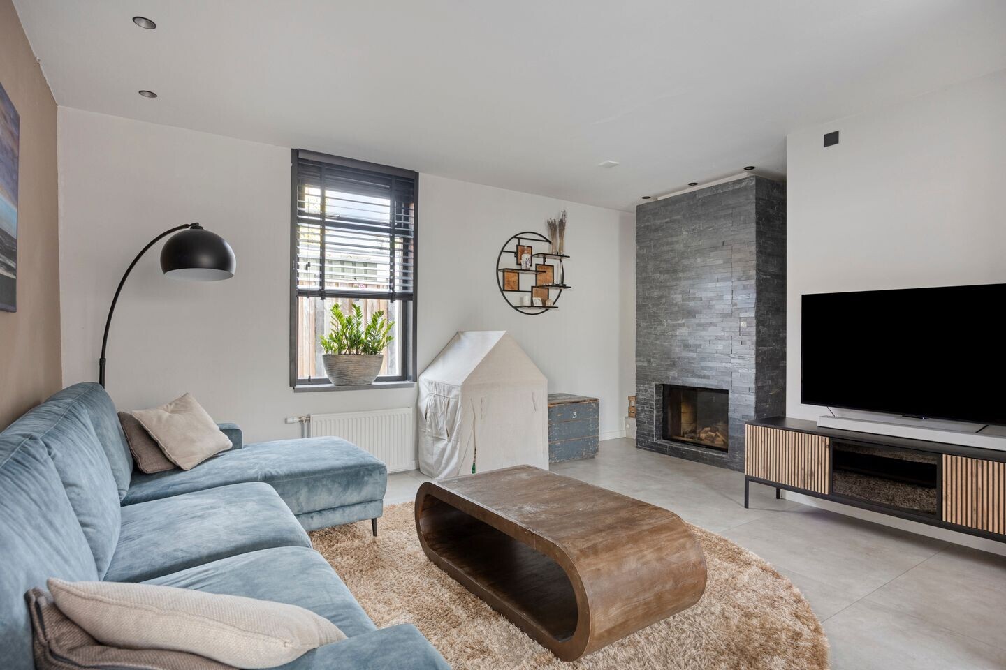 Tussenwoning te koop: Dorpsstraat 247, Hazerswoude-Dorp