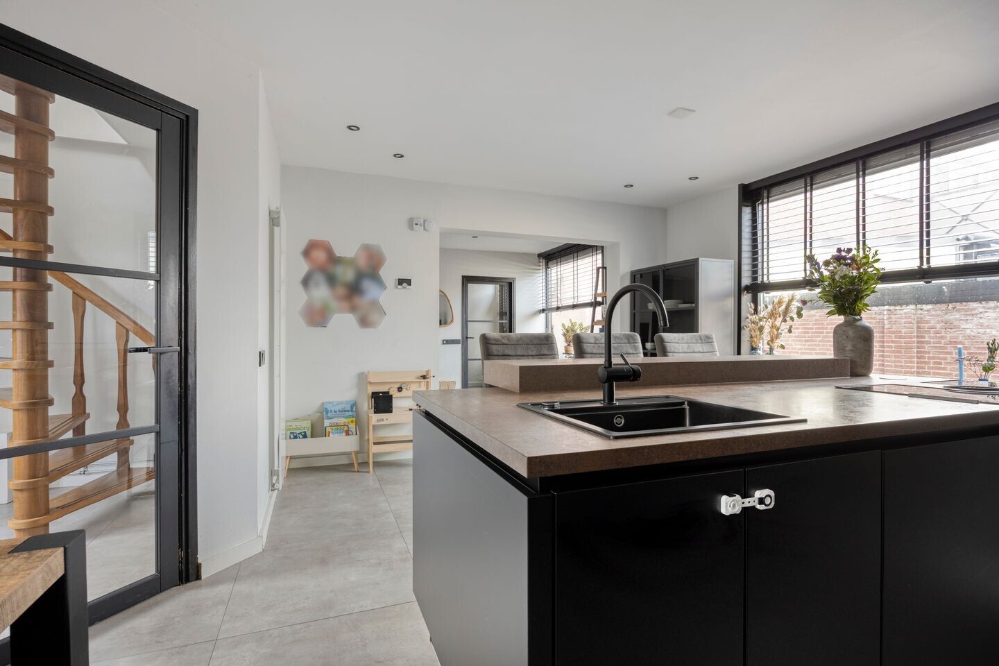 Tussenwoning te koop: Dorpsstraat 247, Hazerswoude-Dorp