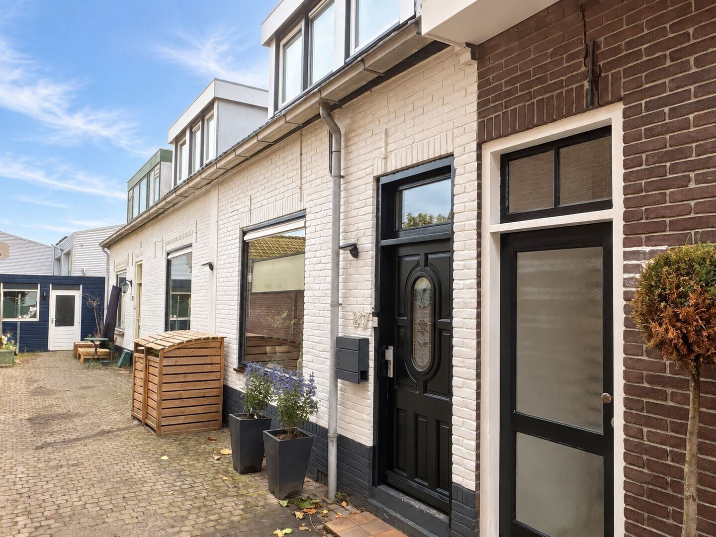 Tussenwoning te koop: Dorpsstraat 247, Hazerswoude-Dorp
