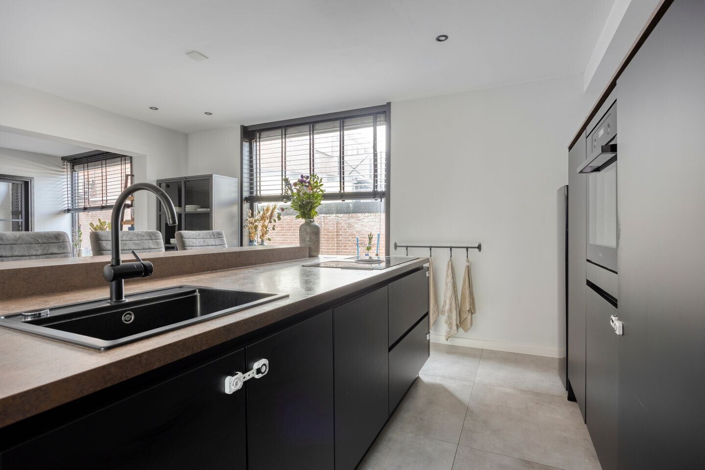 Tussenwoning te koop: Dorpsstraat 247, Hazerswoude-Dorp