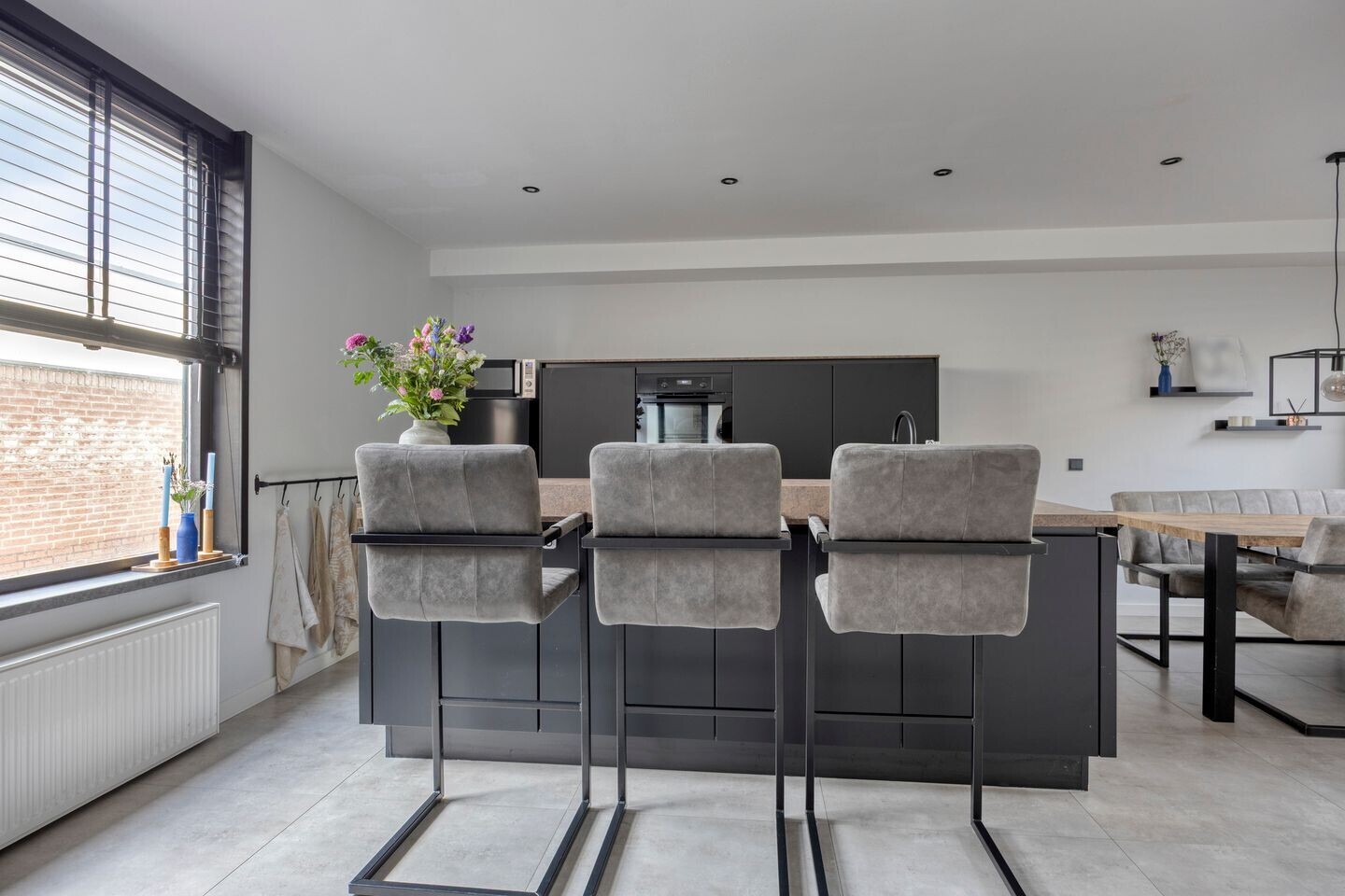 Tussenwoning te koop: Dorpsstraat 247, Hazerswoude-Dorp