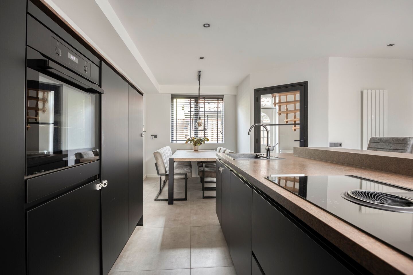 Tussenwoning te koop: Dorpsstraat 247, Hazerswoude-Dorp