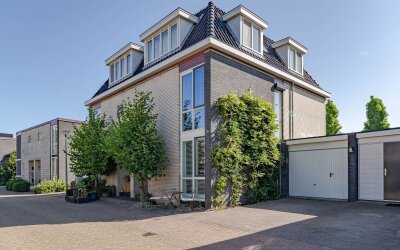 Huis te koop Amalia van Solmslaan 16