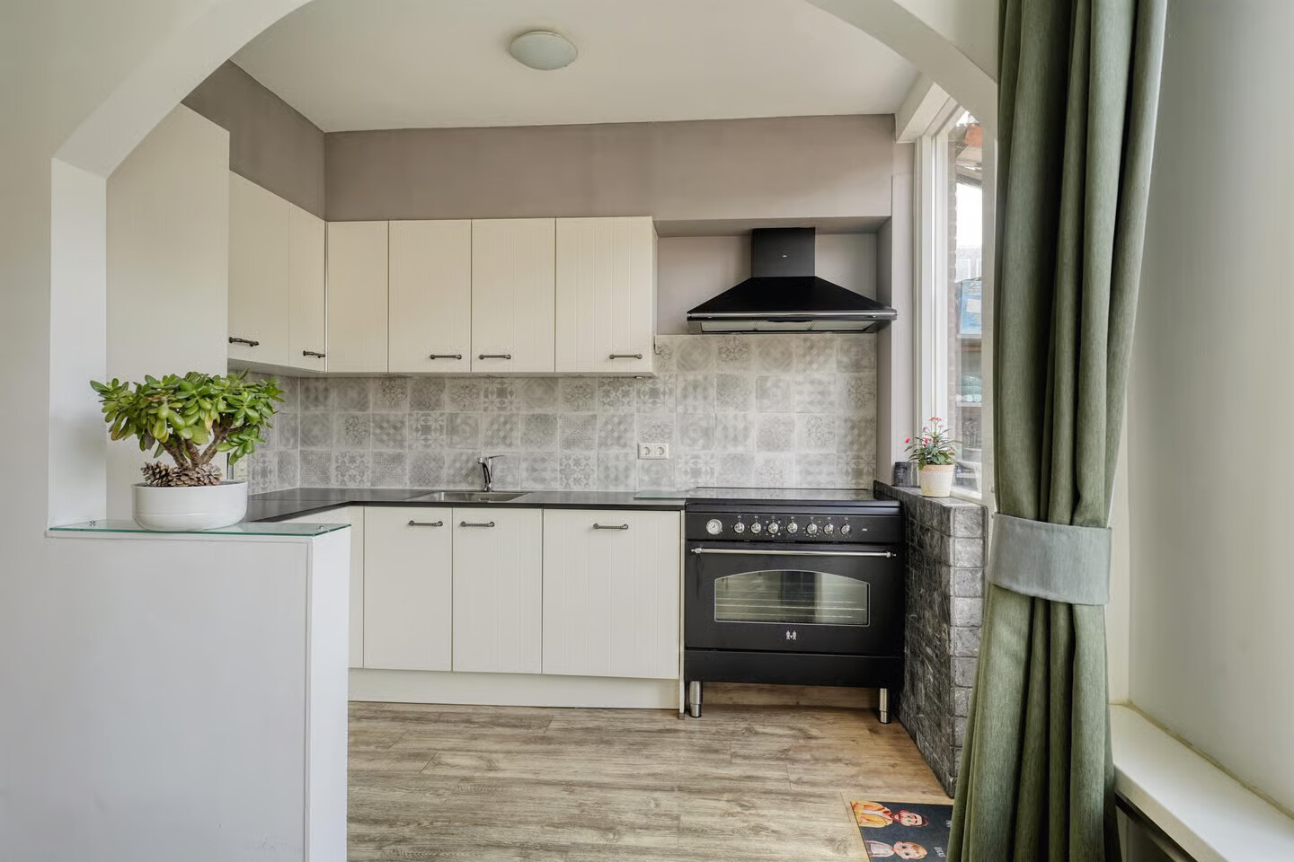 Tussenwoning te koop: Jacob Marisstraat 6, Hazerswoude-Dorp