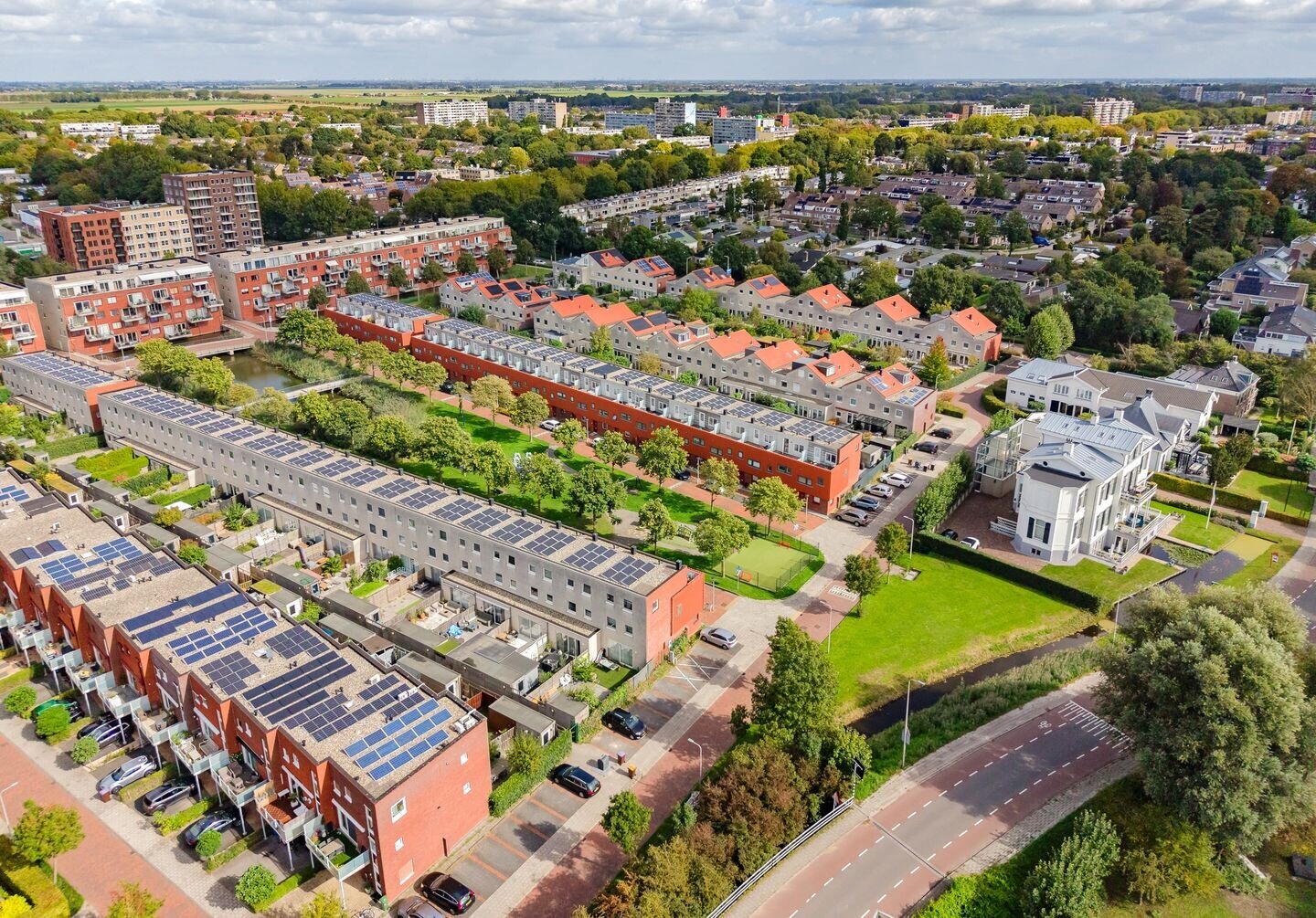 Tussenwoning te koop: Andromedastraat 47, Alphen Aan Den Rijn