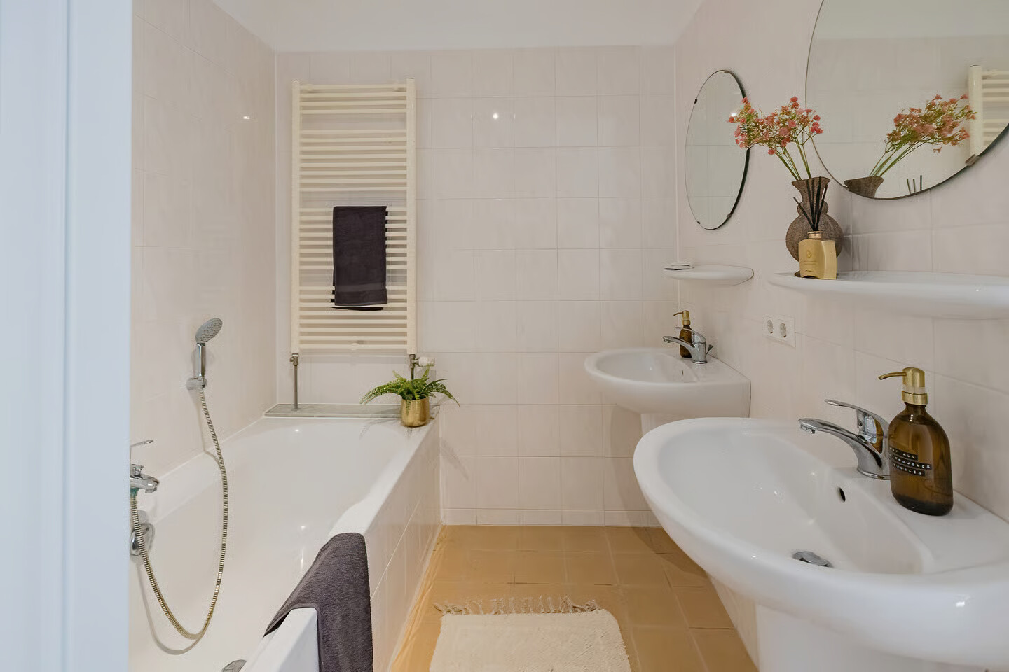Tussenwoning te koop: Andromedastraat 47, Alphen Aan Den Rijn