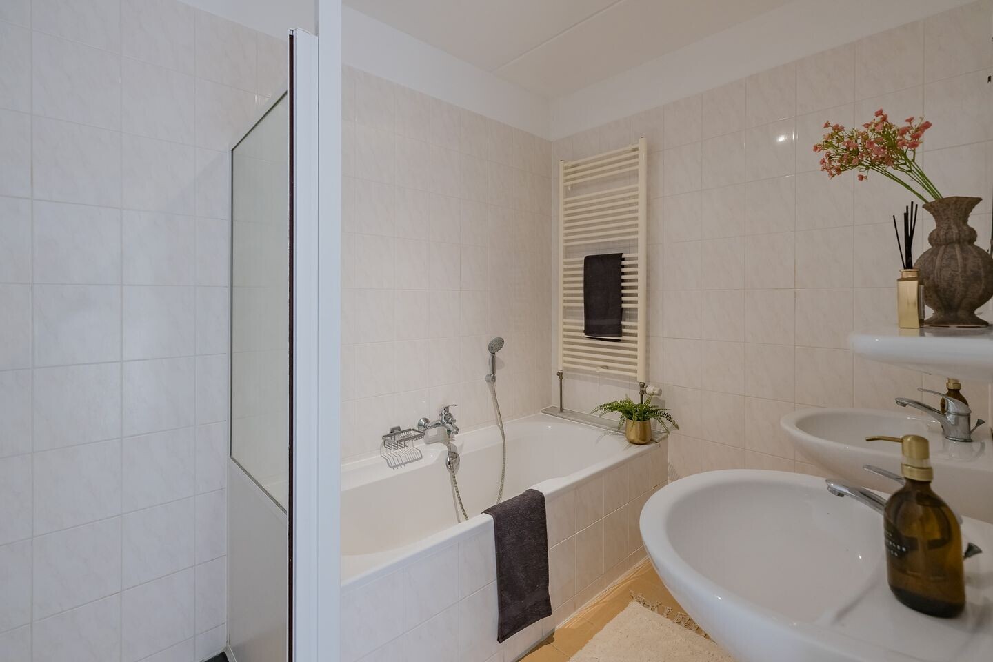 Tussenwoning te koop: Andromedastraat 47, Alphen Aan Den Rijn