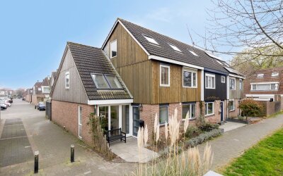 Roosje Voss. 26