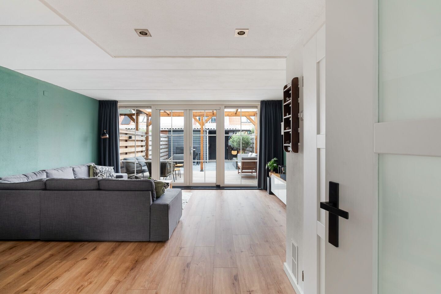 Tussenwoning te koop: Zadelmaker 148, Alphen Aan Den Rijn