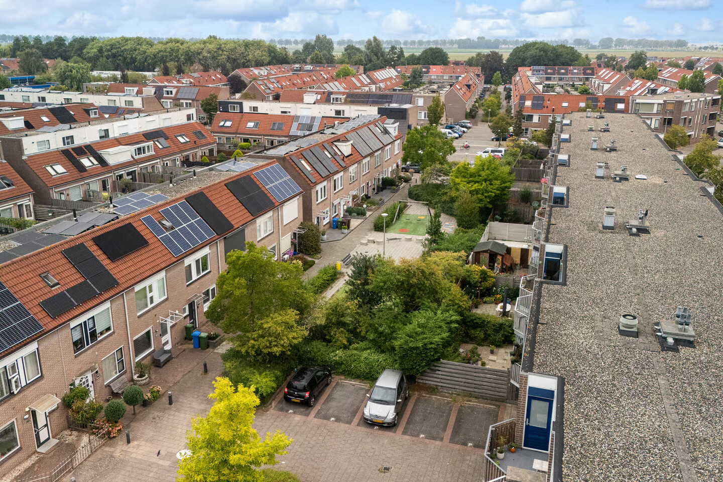 Tussenwoning te koop: Zadelmaker 148, Alphen Aan Den Rijn