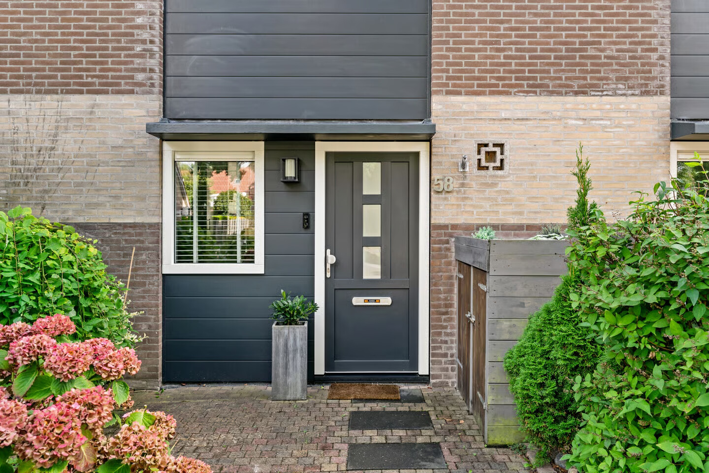 Tussenwoning te koop: Aalhorst 58, Alphen Aan Den Rijn