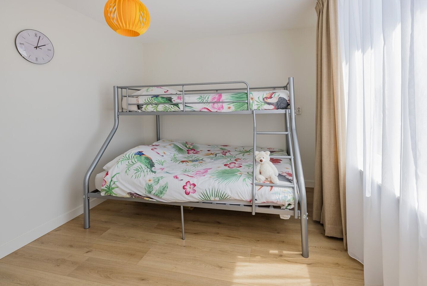 Tussenwoning te koop: Juweelstraat 66, Alphen Aan Den Rijn