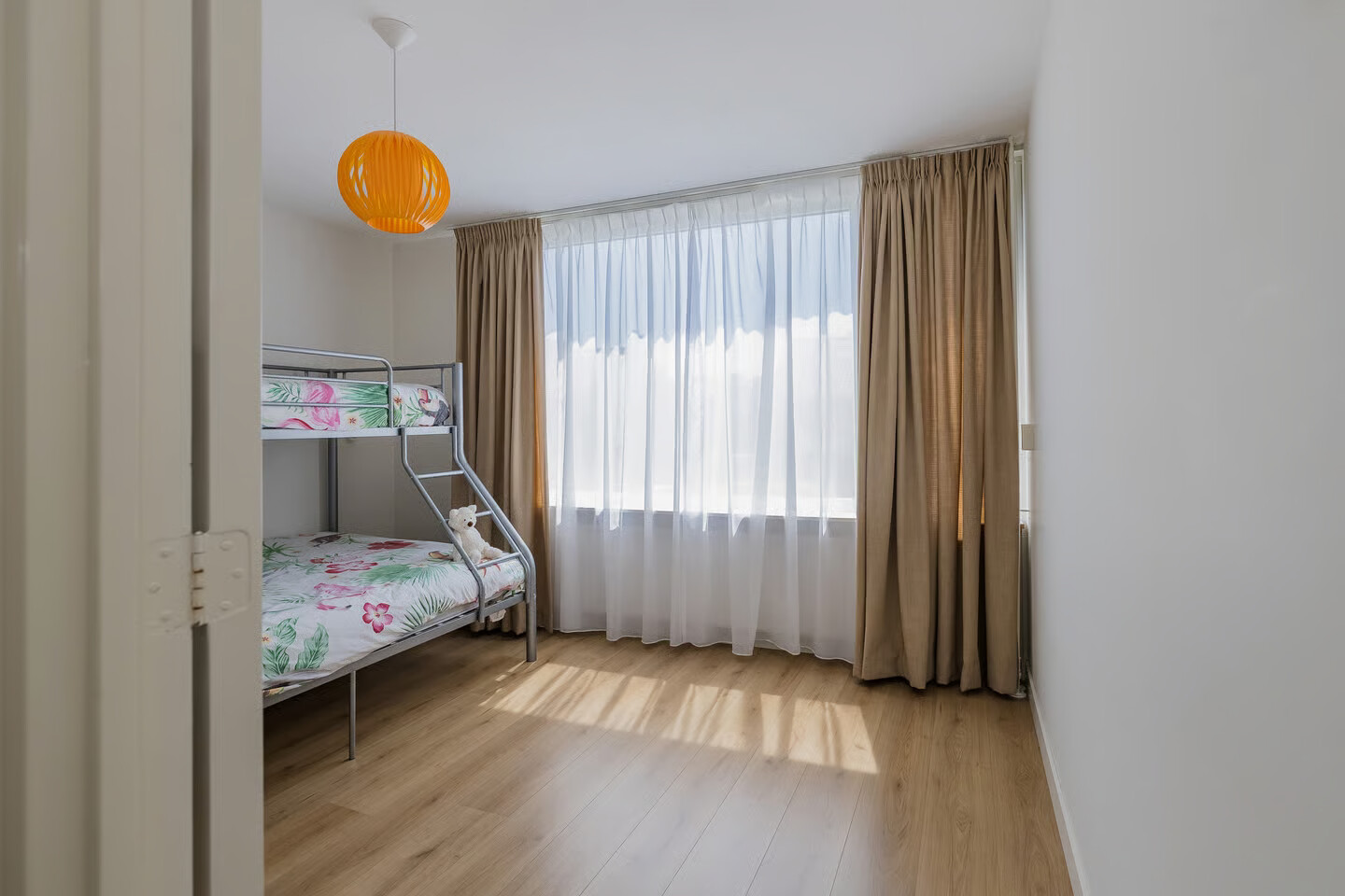 Tussenwoning te koop: Juweelstraat 66, Alphen Aan Den Rijn