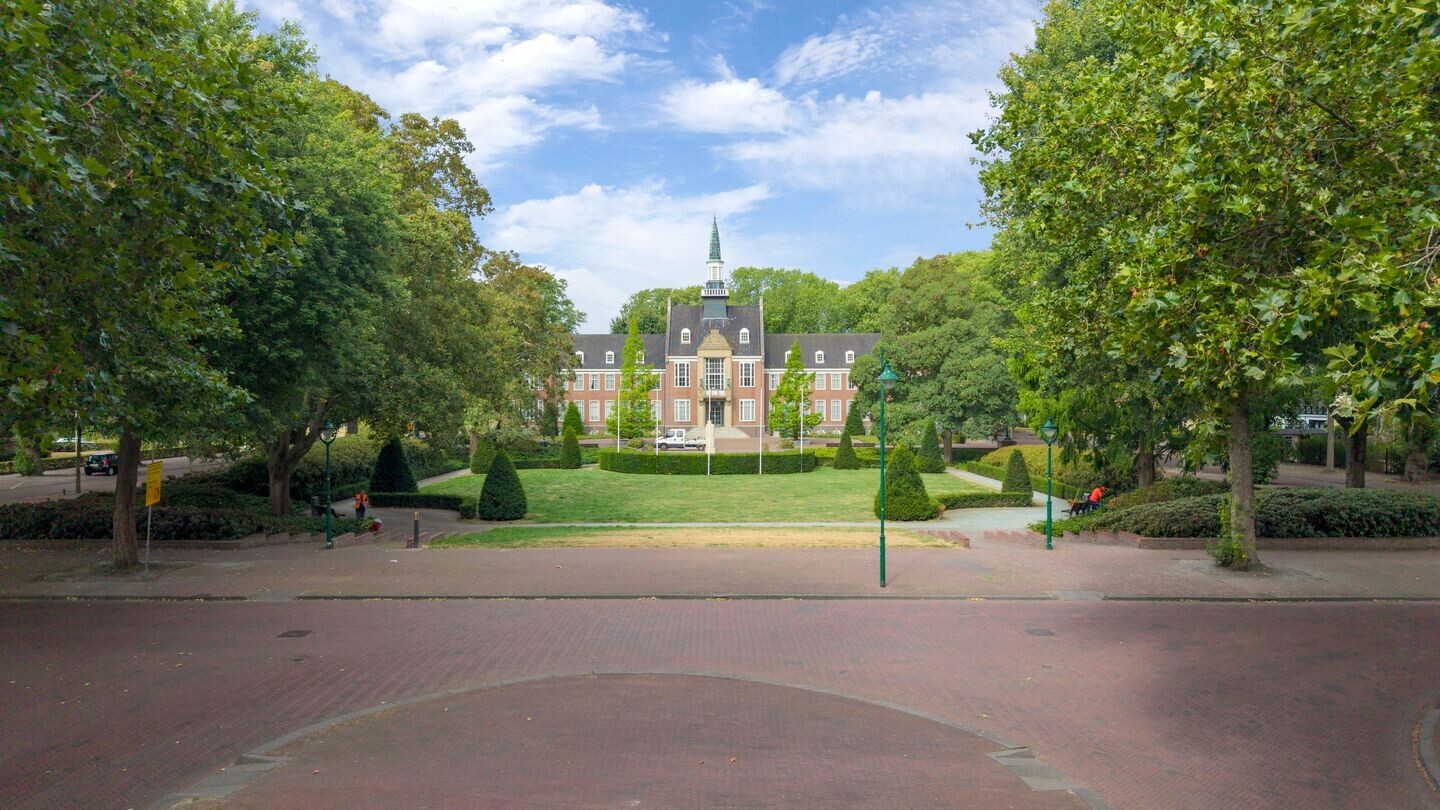 Twee-onder-één-kap te koop: Burgemeester Visserpark 10, Alphen Aan Den Rijn