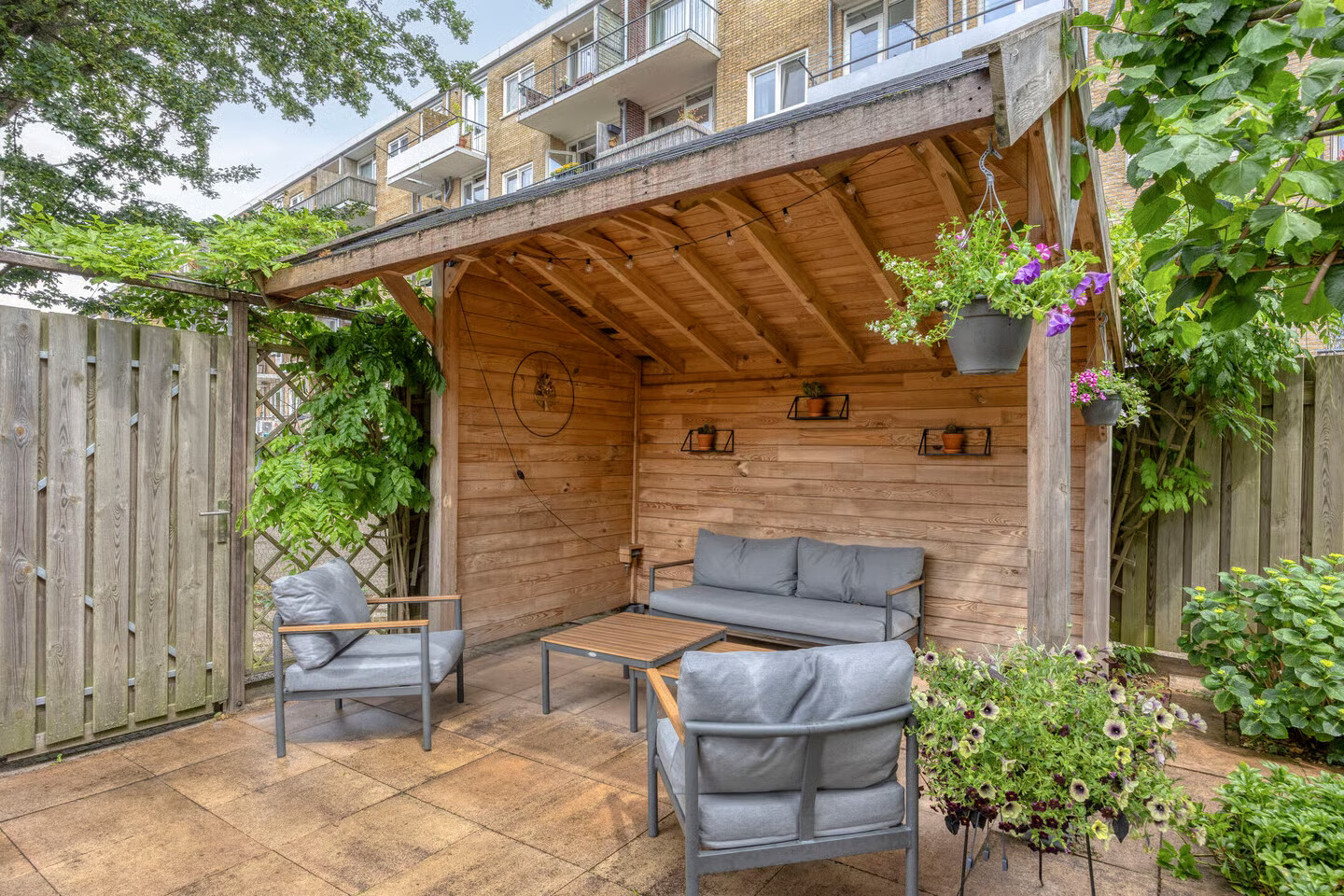 Hoekwoning te koop: Van Boetzelaerstraat 117, Alphen Aan Den Rijn