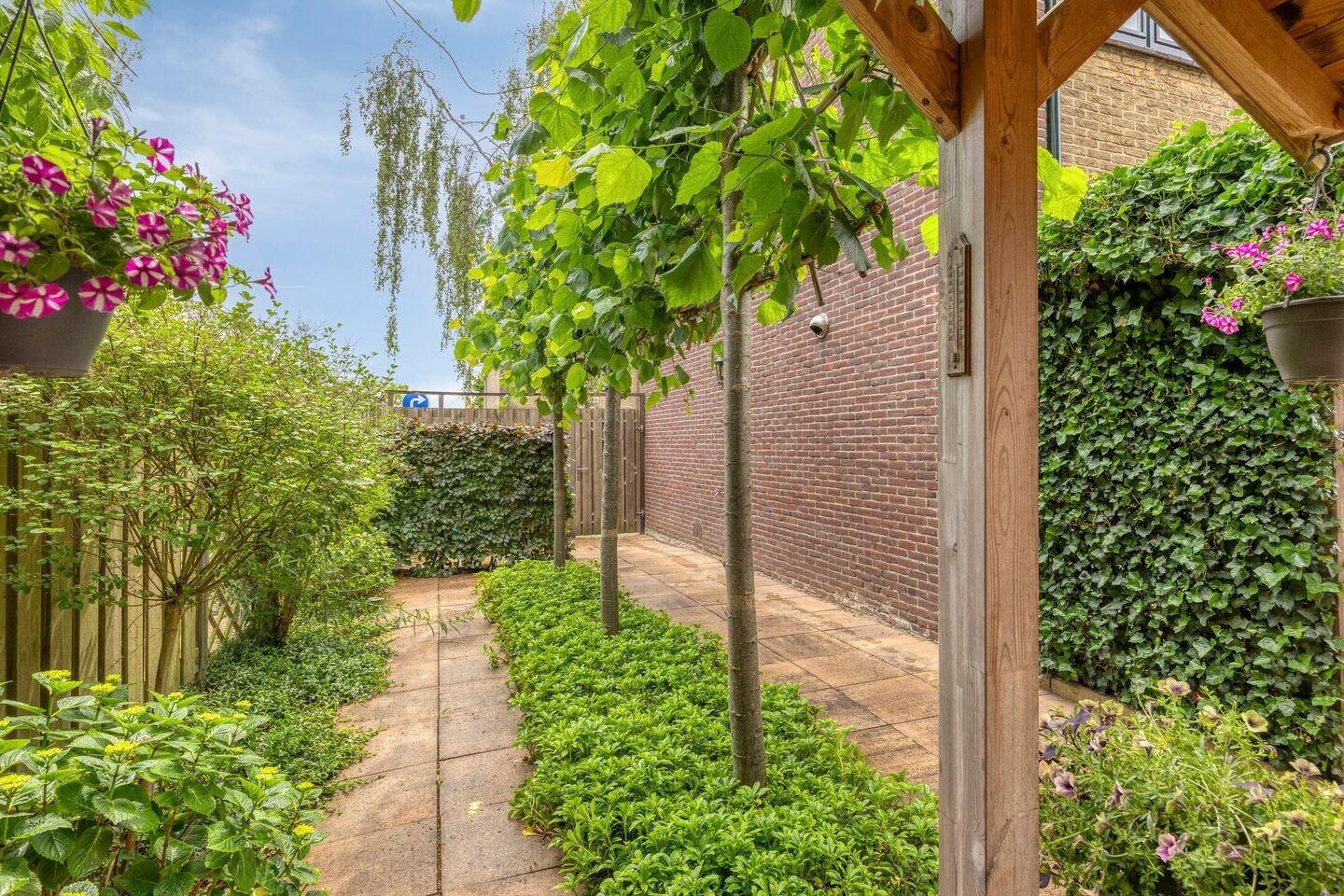 Hoekwoning te koop: Van Boetzelaerstraat 117, Alphen Aan Den Rijn