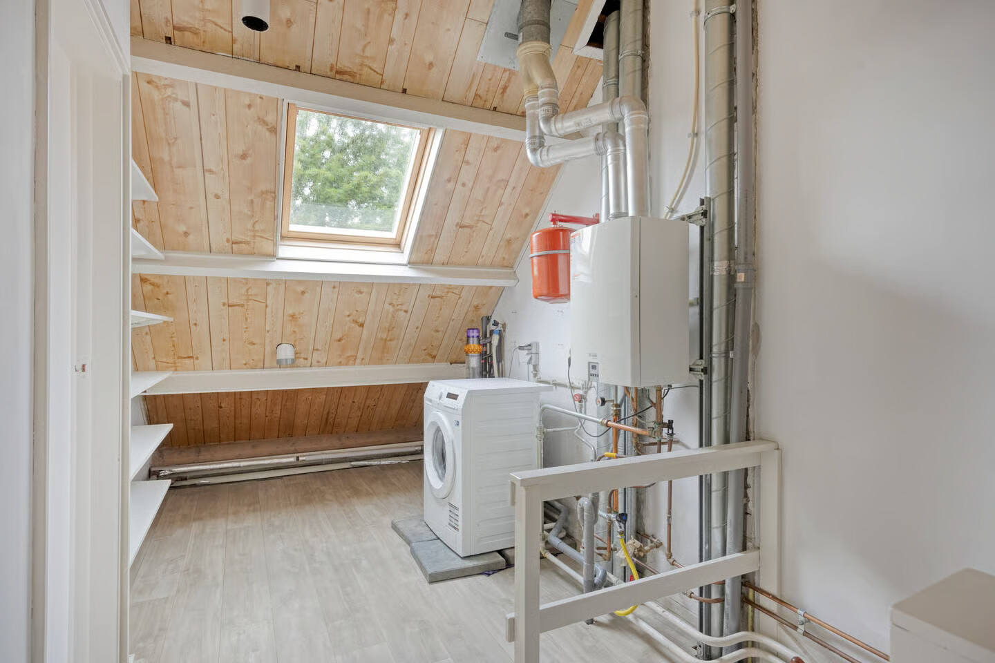 Hoekwoning te koop: Van Boetzelaerstraat 117, Alphen Aan Den Rijn