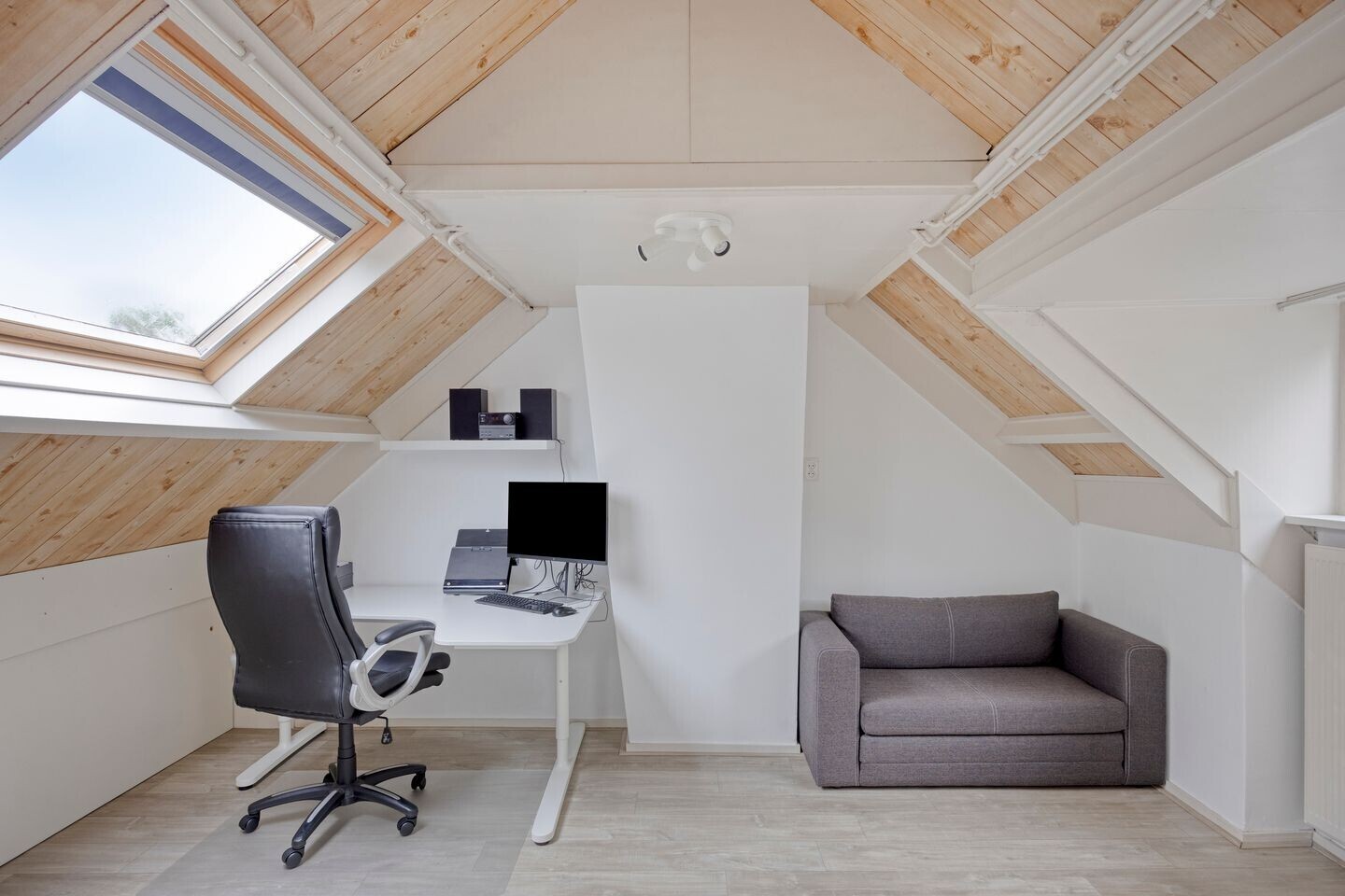 Hoekwoning te koop: Van Boetzelaerstraat 117, Alphen Aan Den Rijn