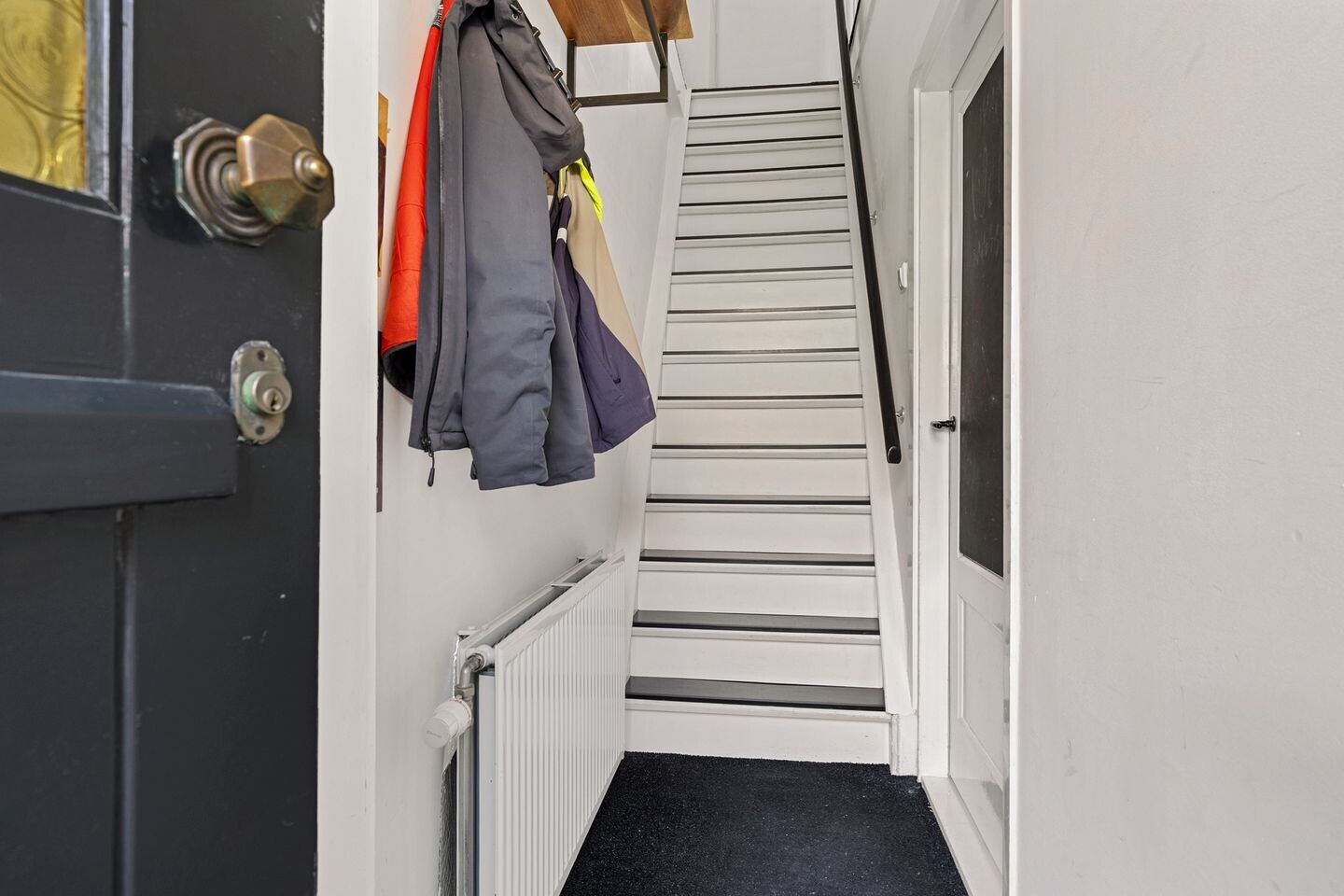 Tussenwoning te koop: Leliestraat 22, Alphen Aan Den Rijn