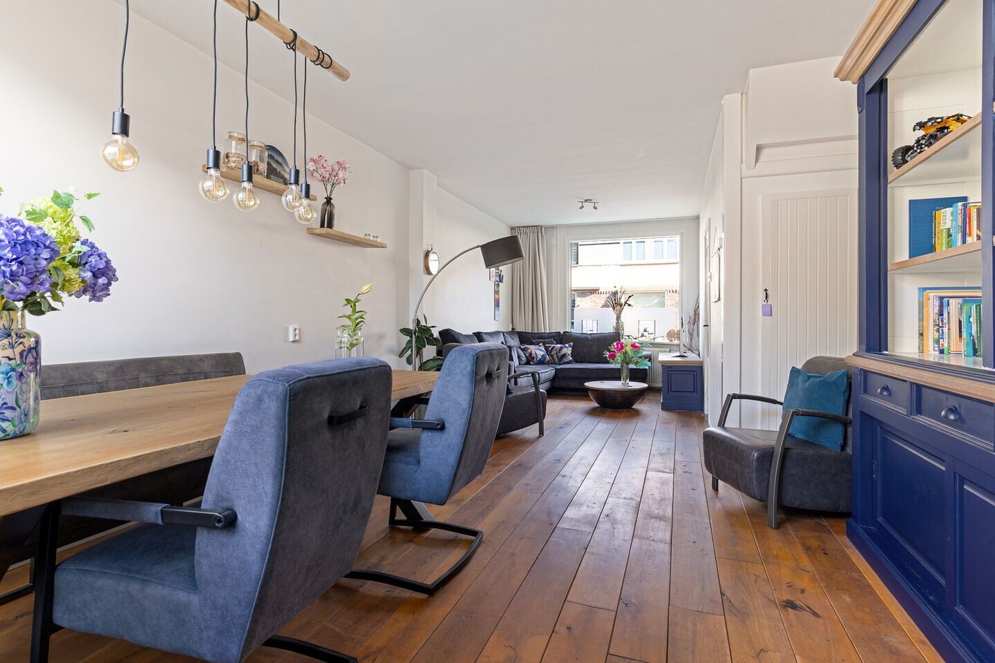 Tussenwoning te koop: Leliestraat 22, Alphen Aan Den Rijn