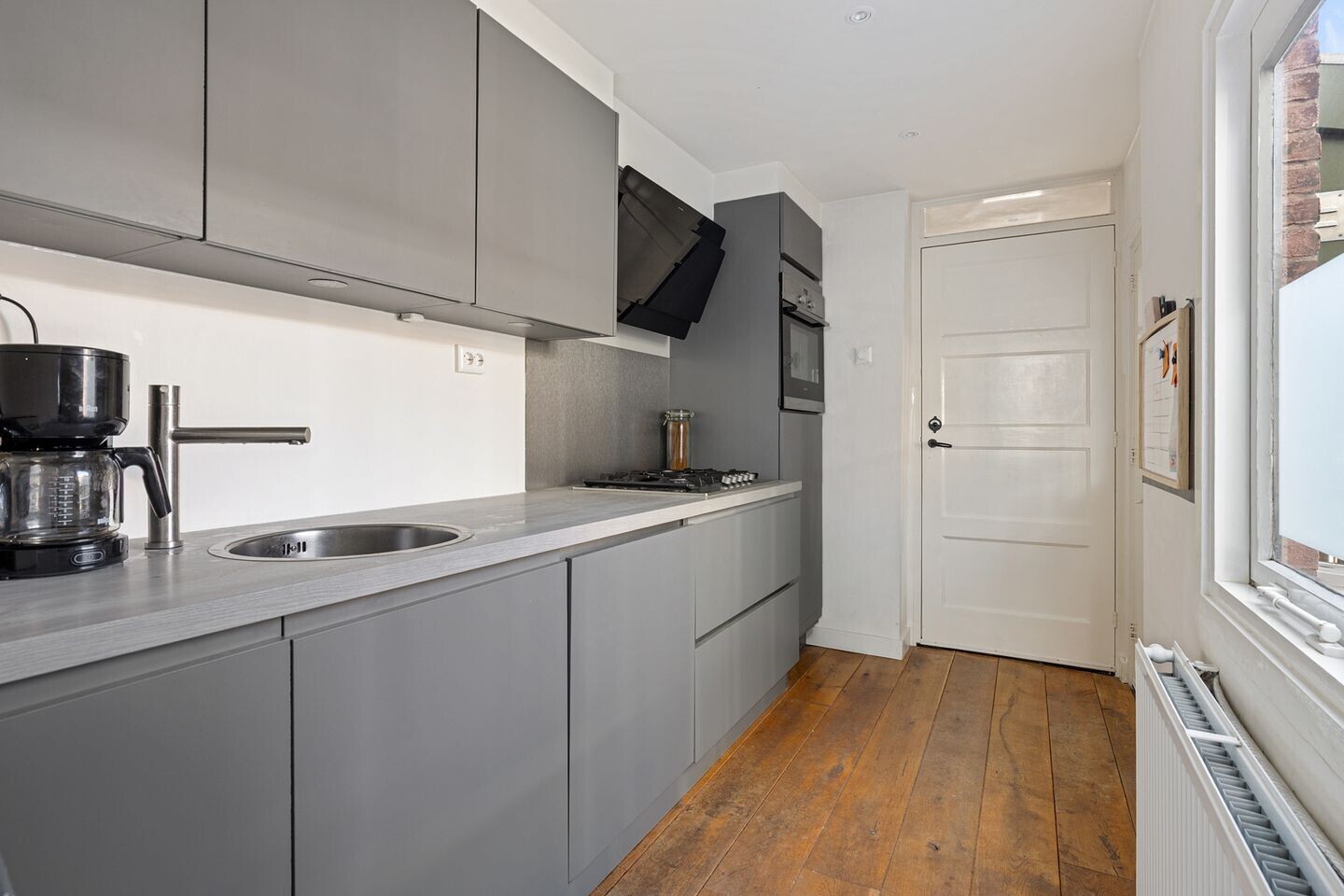 Tussenwoning te koop: Leliestraat 22, Alphen Aan Den Rijn