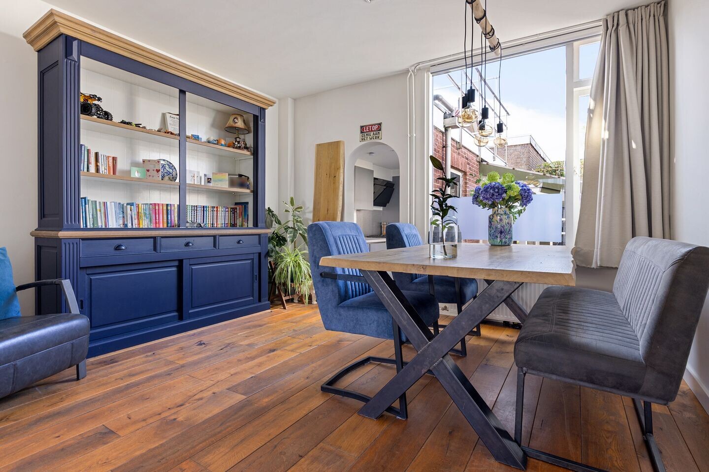 Tussenwoning te koop: Leliestraat 22, Alphen Aan Den Rijn